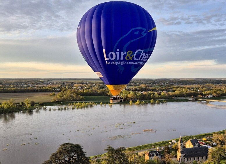 Picture 1 for Activity Hot Air Balloon Flight over the Loire Valley and its Castles 2