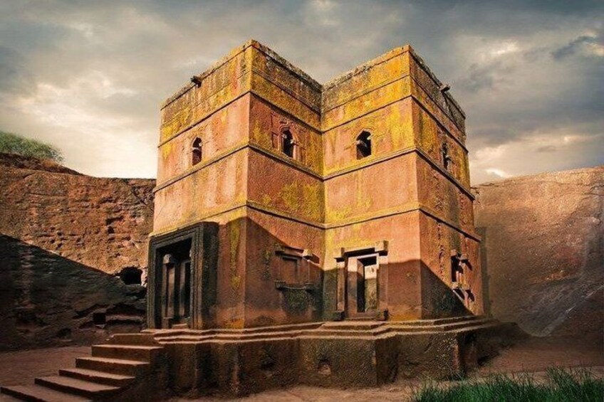 A historical building with a square base and a stepped entrance. 2
