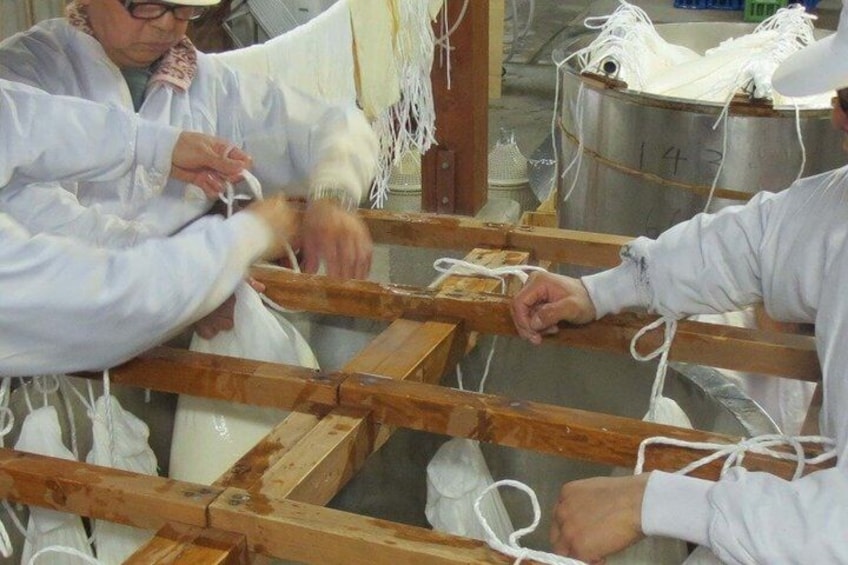 Hyogo Eigashima Sake Brewery and Whisky Distillery Experience 1