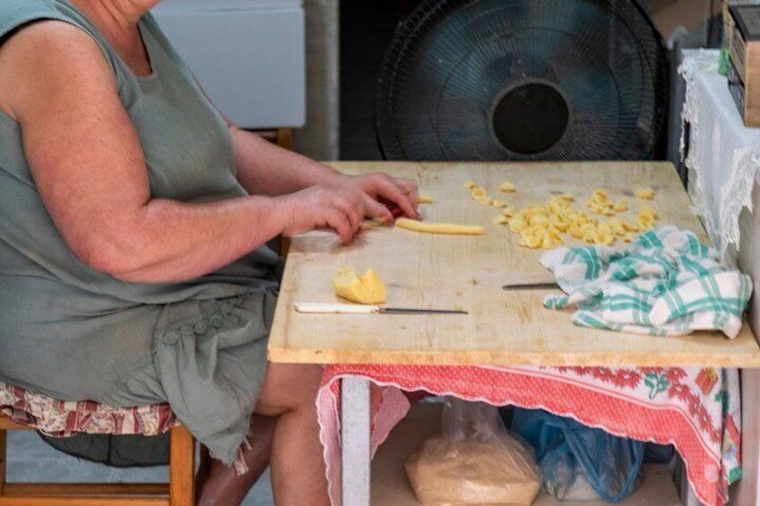 Pasta Making Class and Tasting in Bari City 3