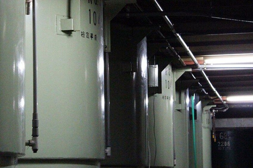 Industrial equipment with visible pipes and control panels, labeled with numbers. 4