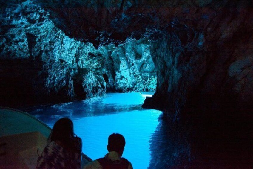 Blue and Green Cave Excursion in Hvar 4