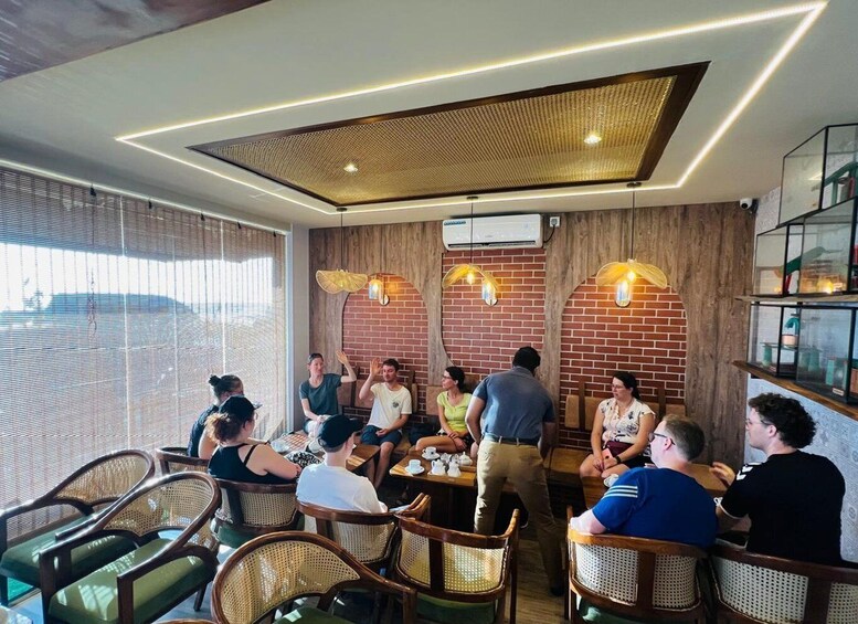 Picture 3 for Activity Colombo: Unlimited Ceylon Tea Tasting with Demonstration 4