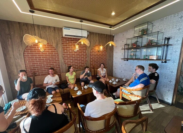 Picture 4 for Activity Colombo: Unlimited Ceylon Tea Tasting with Demonstration 5