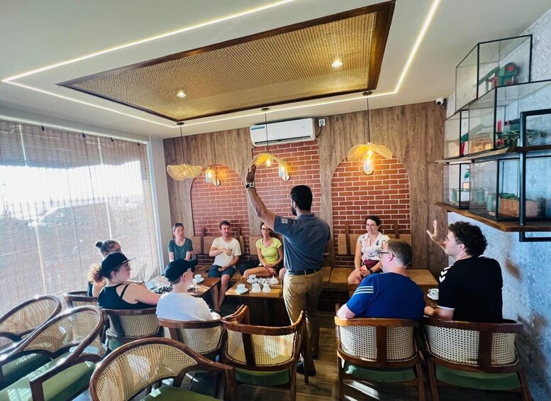 Picture 6 for Activity Colombo: Unlimited Ceylon Tea Tasting with Demonstration 3