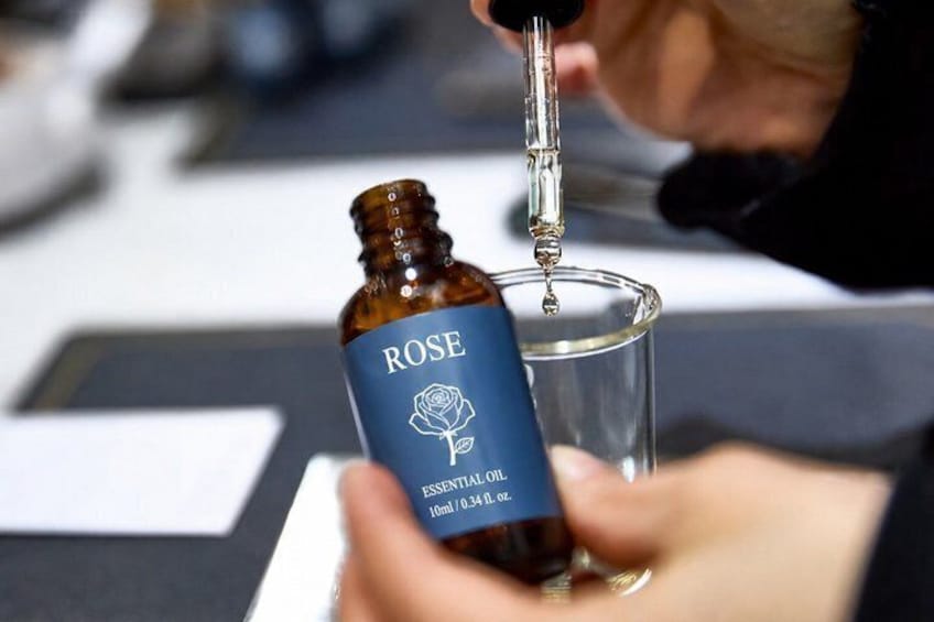 Bespoke Perfume Making Workshop with 150+ Essential Oils 2