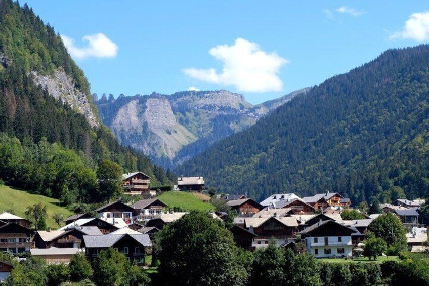 Explore Morzine in 60 minutes with a Local 1