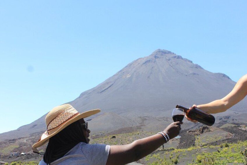 Tasting between Vineyards and Lava 3
