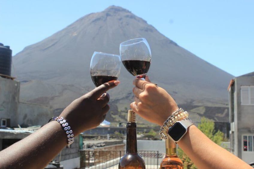Tasting between Vineyards and Lava 1
