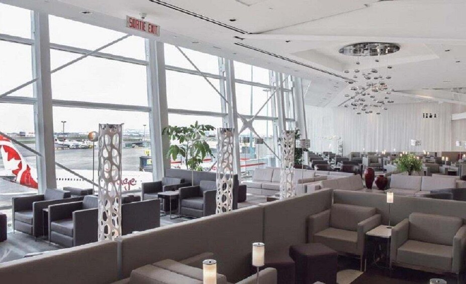 Picture 2 for Activity YUL Quebec Montreal Pierre Elliott Trudeau Airport Lounge 3