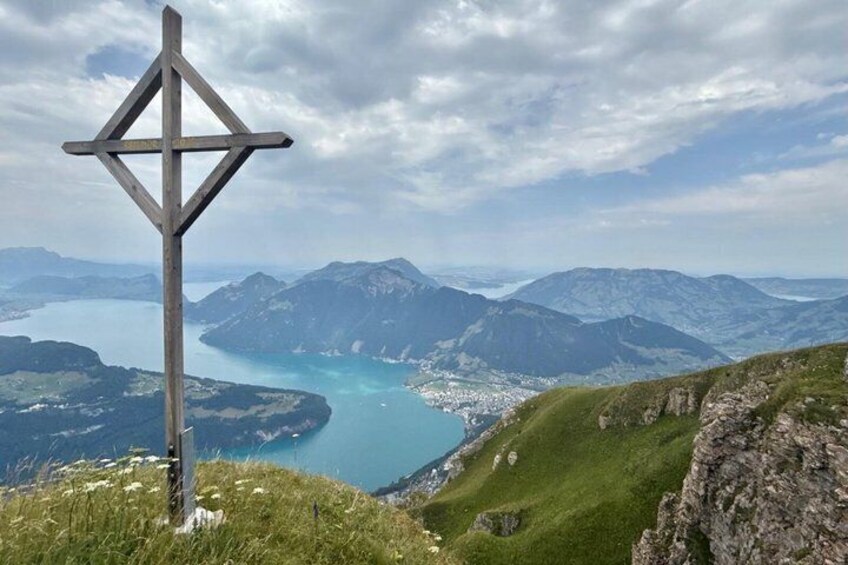 Peak to Peak Hike Private Tour in Switzerland 5