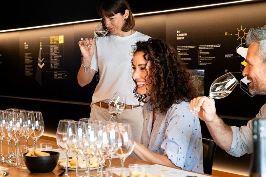 The Pyramid: three sparkling wines, snacks and winery tour 3