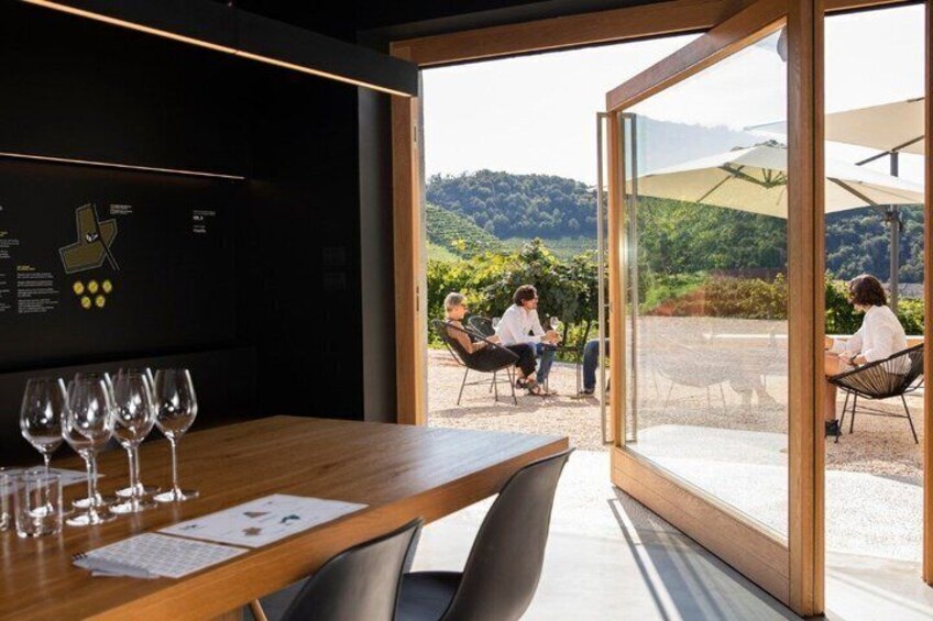 The Pyramid: three sparkling wines, snacks and winery tour 1