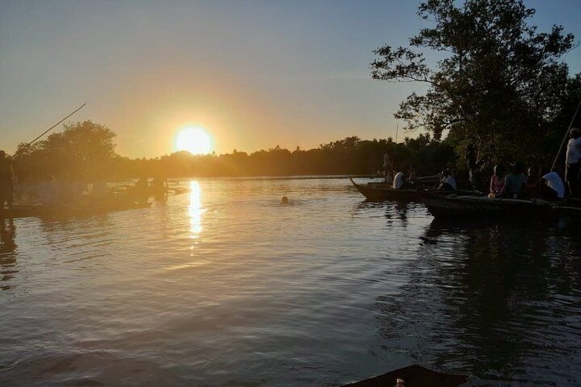 Canoeing Sundowner Tour on Kongo River 4