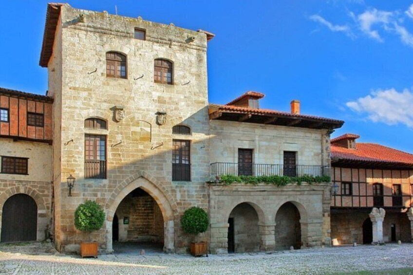 Full day to Comillas Santillana and El Capricho from Santander 3