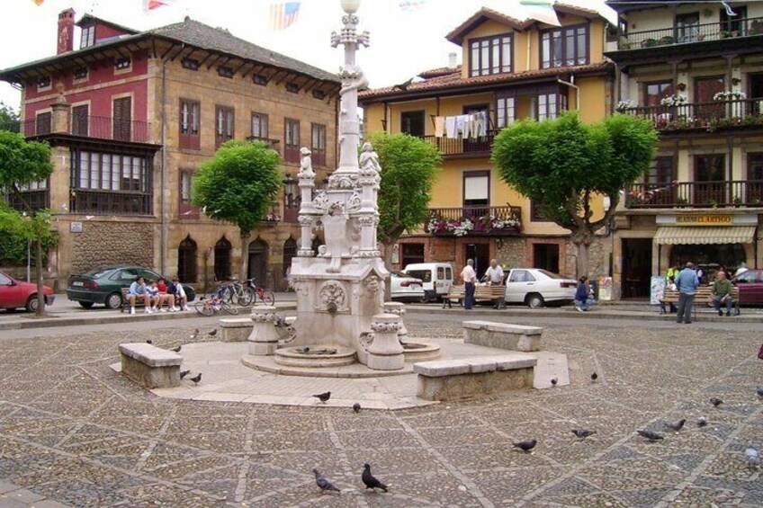Full day to Comillas Santillana and El Capricho from Santander 4