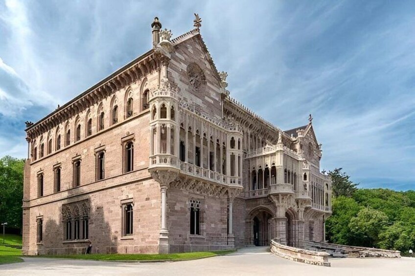 Full day to Comillas Santillana and El Capricho from Santander 5