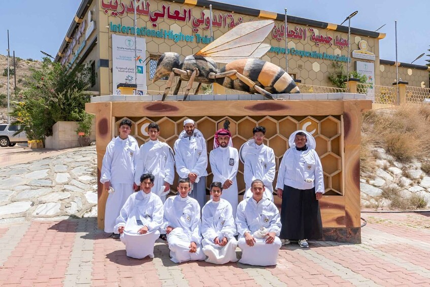 Picture 3 for Activity Al-Baha: The secrets of bees and honey in beekeeping tourism 2