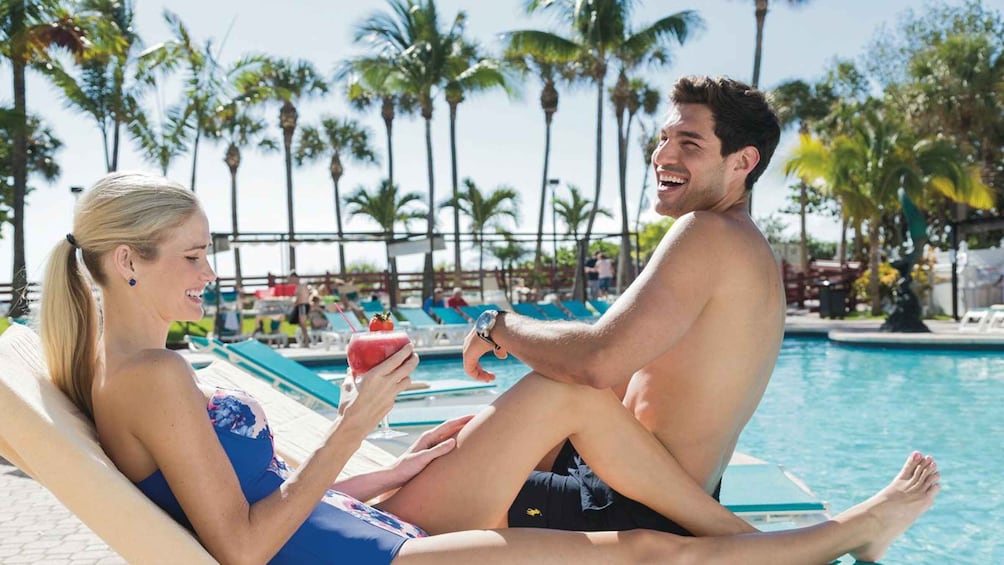Miami Beach: Riu Plaza Pool and Beach Day Pass 5