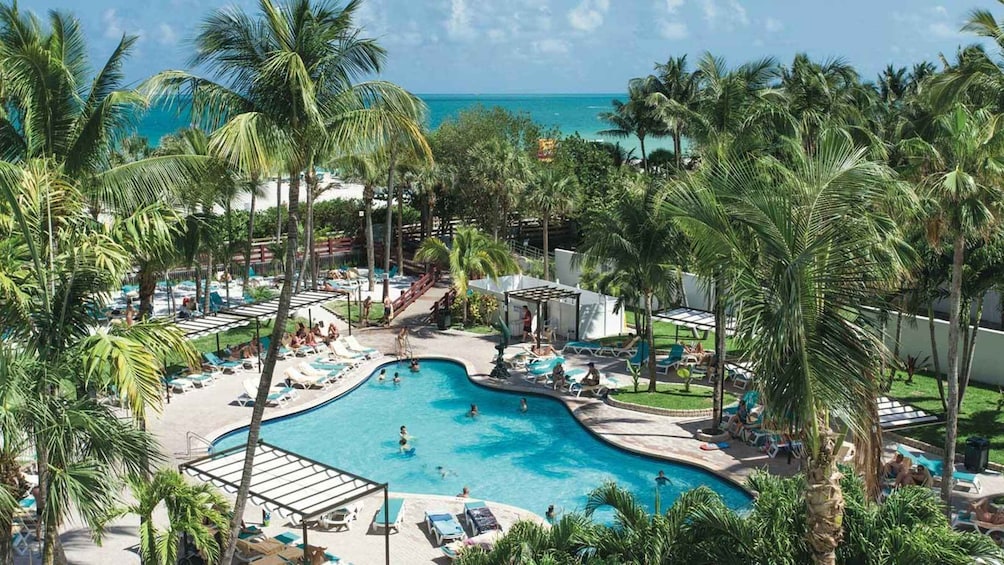 Picture 1 for Activity Miami Beach: Riu Plaza Pool and Beach Day Pass 1