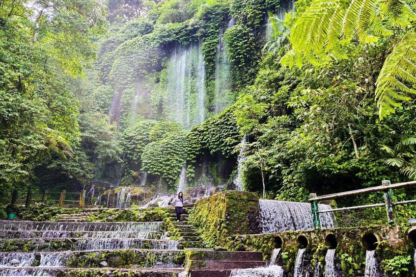 Lombok: Waterfalls, Poterry Village and Weaving Village Tour 1