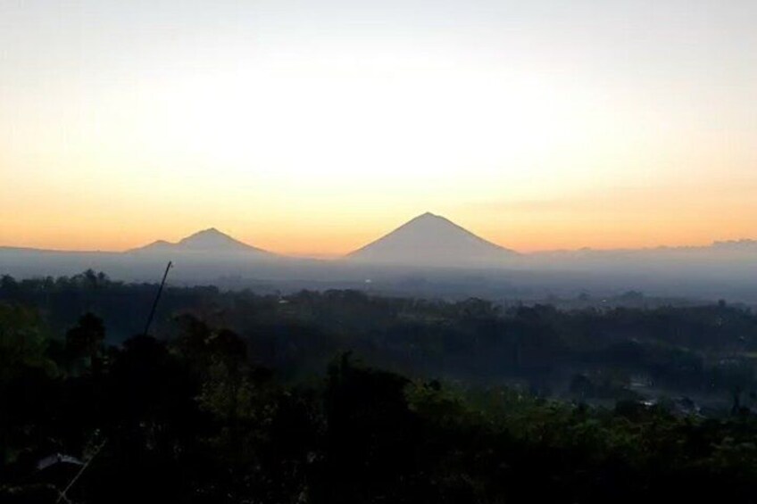 A mountain range at sunrise with a clear sky. 2