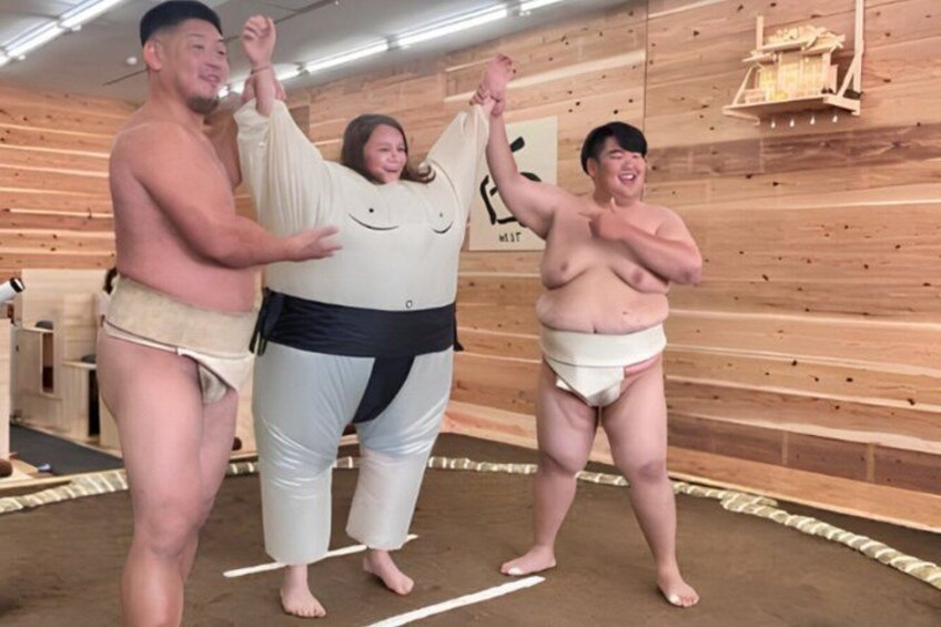 Kyoto: Sumo Show Experience with Photo & Drinks 4