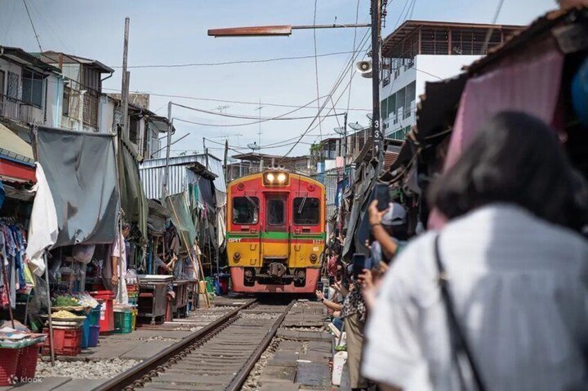 Damnoen Saduak Floating Market and Maeklong Railway Market Tour 3