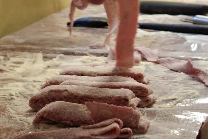 Make Colorful Fresh Pasta in a Real Tuscan Home Near Arezzo 3