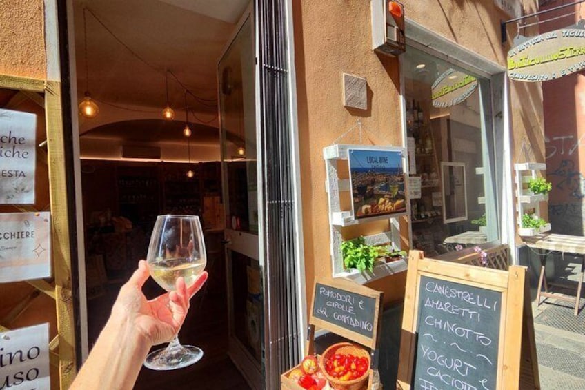 Genoa Genoese Aperitivo with Vermentino, Pigato and Focaccia 4