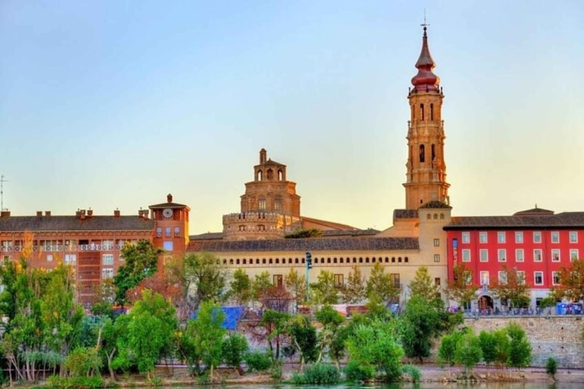 Picture 3 for Activity Zaragoza : Must-See Attractions Private Walking Tour 2