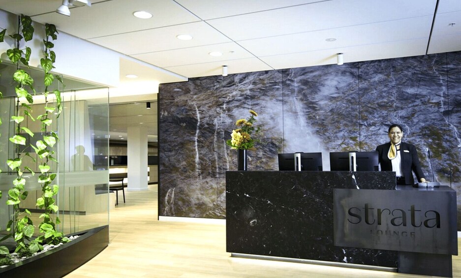 AKL Auckland International Airport Strata Lounge Access 1
