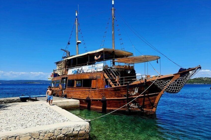 Afternoon Žut Island Boat Trip with Free Time 1