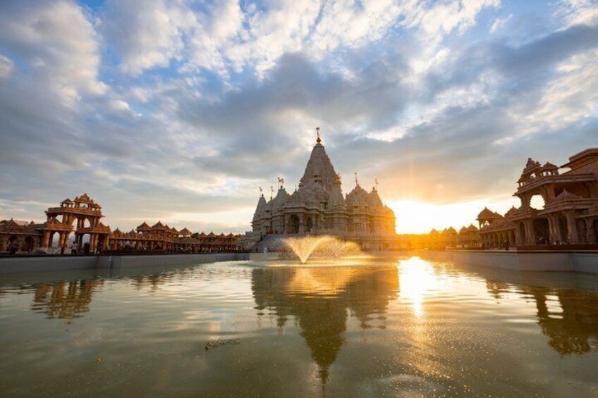 Guided Tour of BAPS Swaminarayan Akshardham in New York 4