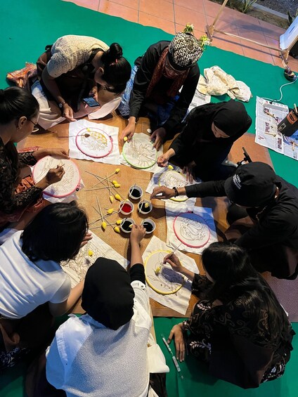 Picture 5 for Activity Banyuwangi: Mini workshop for Traditional Batik-Making 3