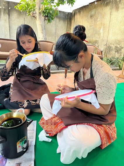 Picture 1 for Activity Banyuwangi: Mini workshop for Traditional Batik-Making 4