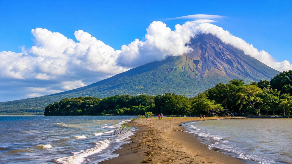 From Managua & Granada: Ometepe Island Volcanoes Day Sightseeing Tour ⭐⭐ ⭐⭐⭐ 1