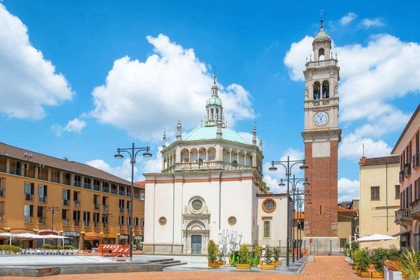 A historic building with a dome and a clock tower, surrounded by urban architecture. 5