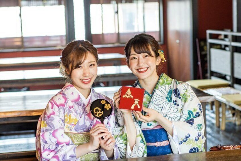Kanazawa Gold Leaf Craft Workshop in Higashi Chaya District 1