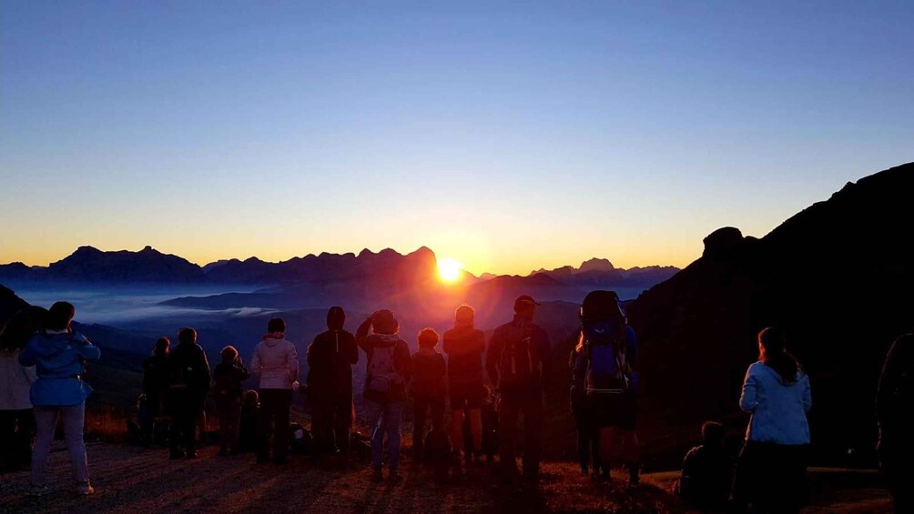 Sunrise in the Dolomites and breakfast at high altitude with a view 1