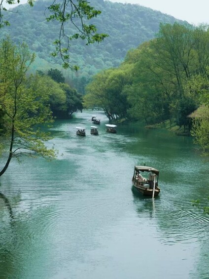 Picture 2 for Activity Hangzhou: Sunset Cruise on the West Lake and Poetic Route 3