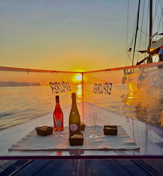 Picture 1 for Activity Scilla: sunset aperitif aboard the Explorer transparent boat 1
