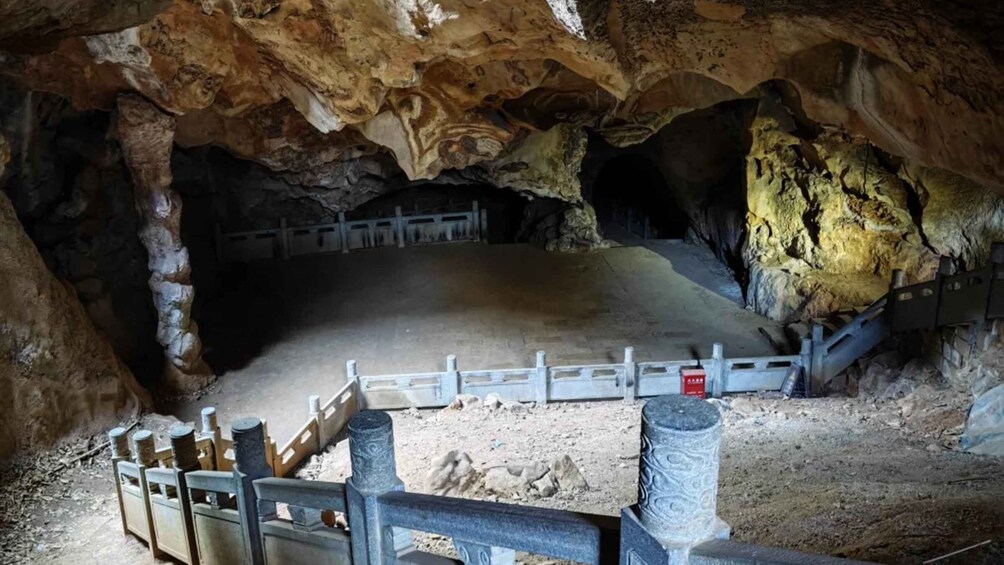 Picture 1 for Activity Hangzhou: Yuhuang Hill & West Lake Legends Private Day Trip 3