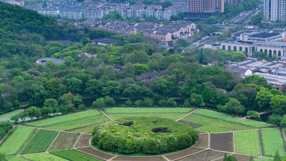 Picture 7 for Activity Hangzhou: Yuhuang Hill & West Lake Legends Private Day Trip 2