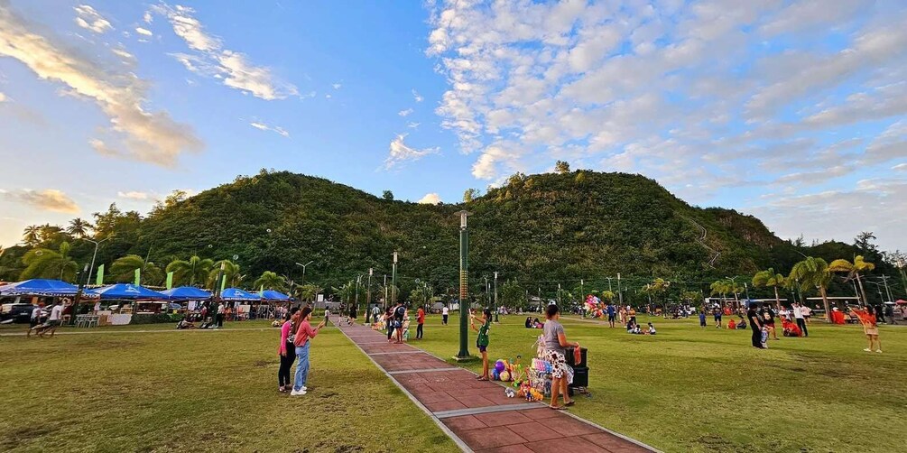 Albay: Festival of Lights Evening Tour with Snacks & Drinks 1