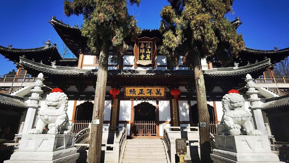Picture 3 for Activity Hangzhou: Jingshan Zen Temple & Tea Hills Day Trip 3