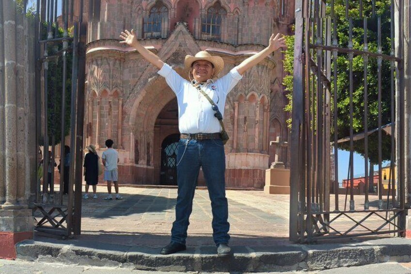Walk with a Born and Raised Guide at San Miguel de Allende 1