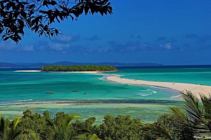 Visit Two Lagoons Island and its White Sandbank Iranja 3