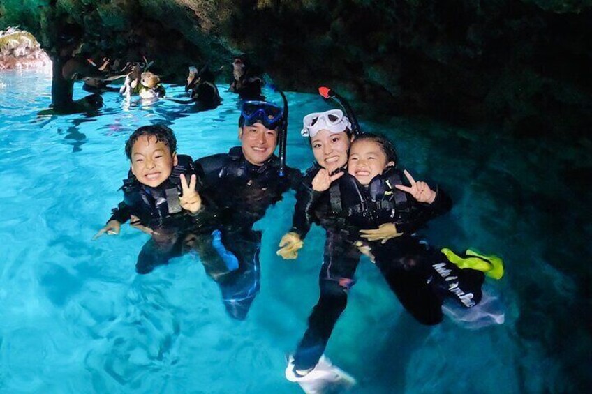 People in scuba diving gear underwater in a pool. 5