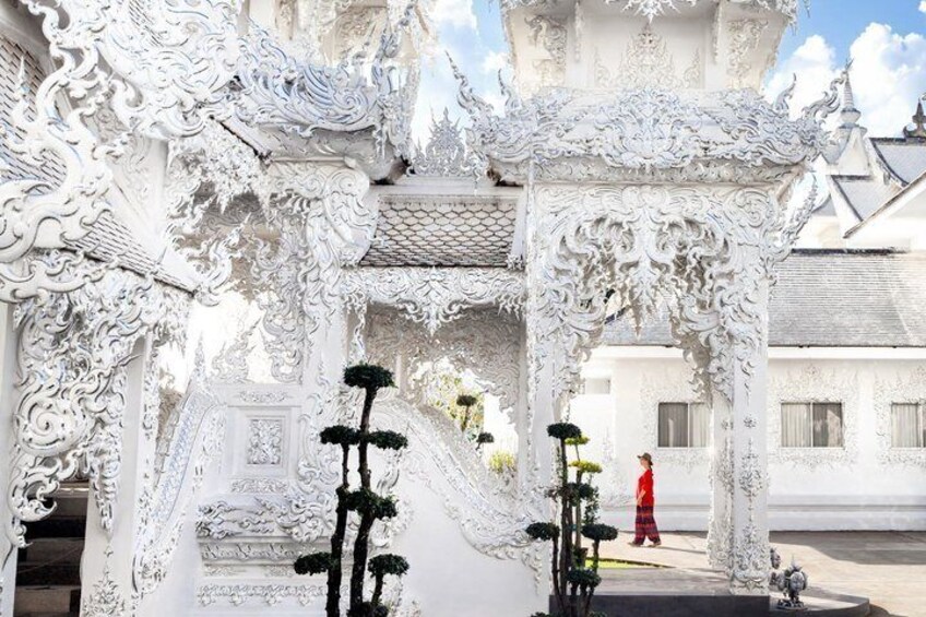 Chiang Mai to Chiang Rai: White, Blue & Black Temples Day Tour 4
